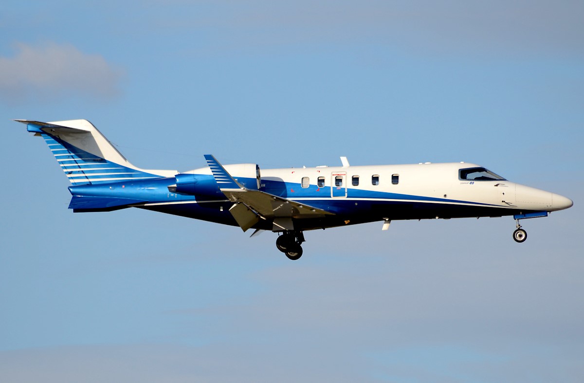 Bombardier Learjet 40 - Skyllence