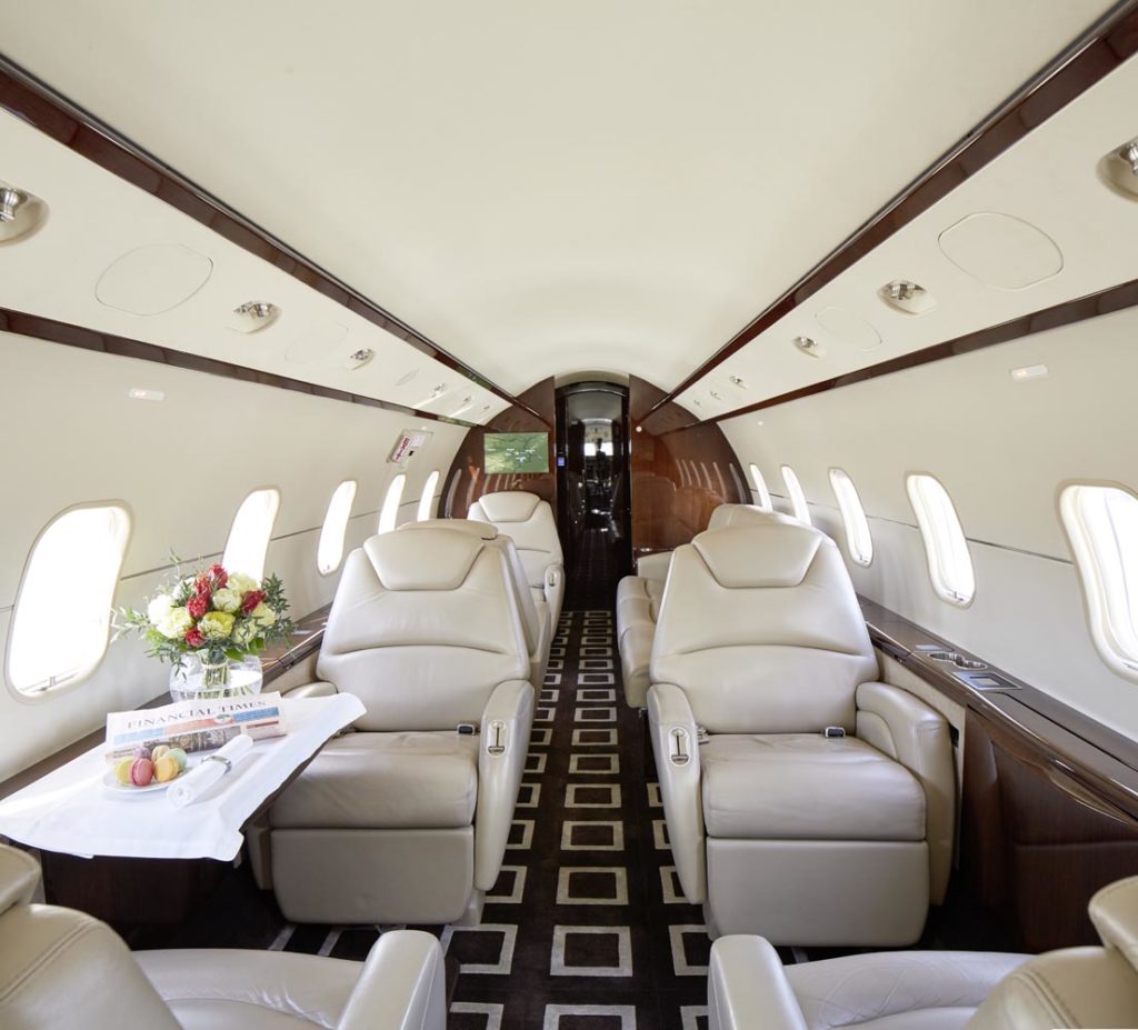 Bombardier Challenger 300 - Skyllence