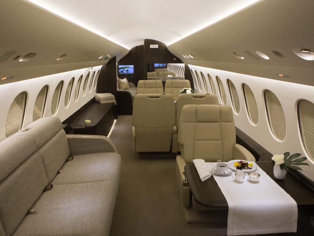 Dassault Falcon 8X - Skyllence