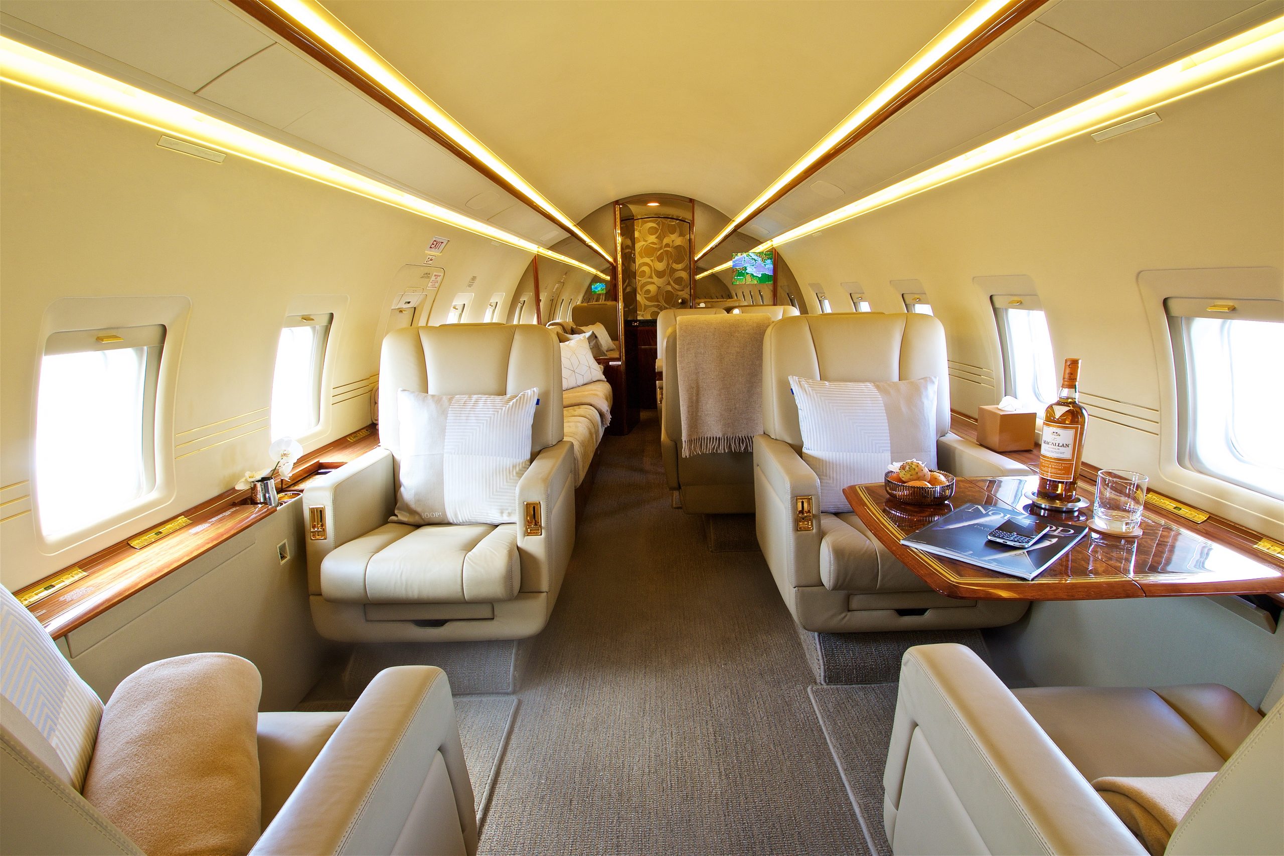 Bombardier Challenger 604 - Skyllence